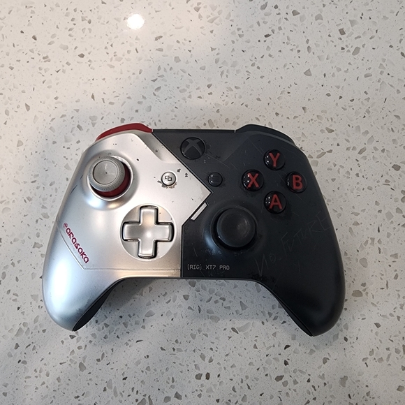 Microsoft Xbox Wireless Controller Cyberpunk 2077 Limited Edition CIB - Picture 2 of 6